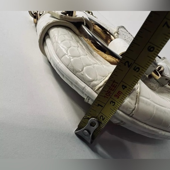 Gucci White Shoulder Bag with Gold Chain - Picture 12 of 16